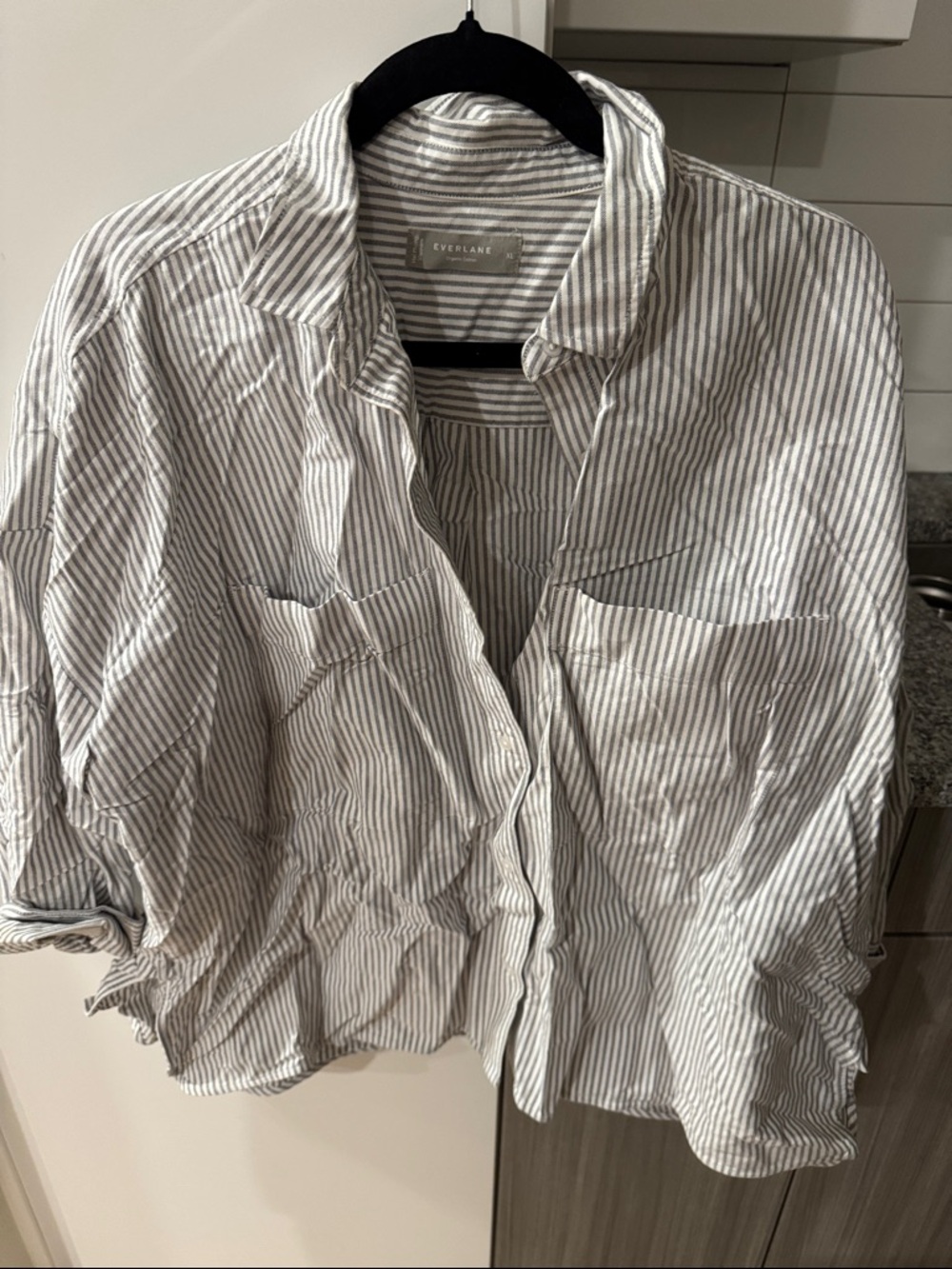 Everlane Men's White and Light Gray Striped Button-Down Shirt